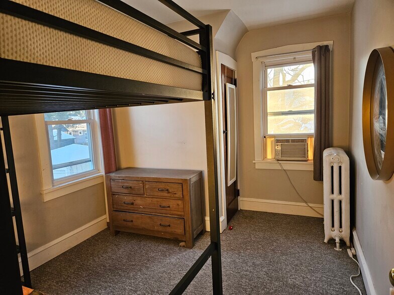 Small Bedroom - 20 E Coulter Ave