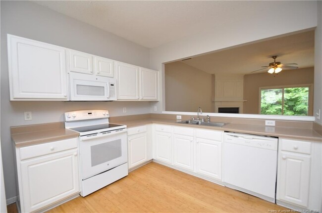 Building Photo - 404 Canyon Lake Cir