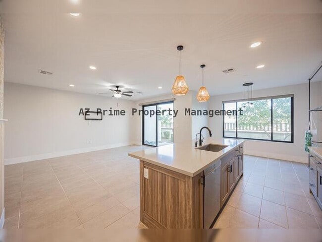 Building Photo - 142 E Hearne Way