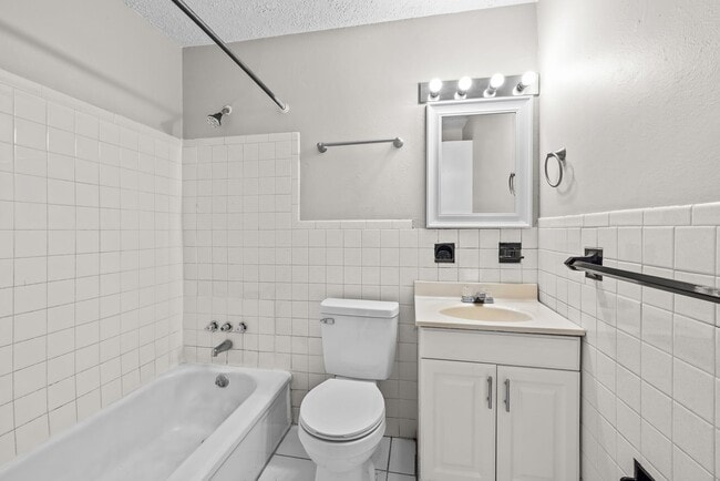 Building Photo - Charming 4 Bedroom, 2 Bathroom house