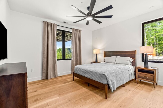 Building Photo - 162 Pond Rd