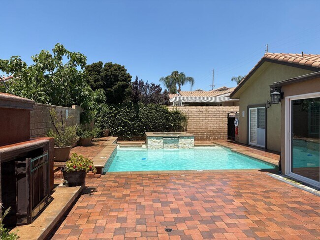 Building Photo - Spectacular-Remodeled 4-Bedroom Home with Pool, Spa, + 600 sqft Bonus Space in lovely Sylmar neig...