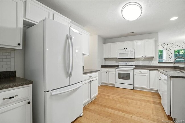 Building Photo - 4241 Teakwood Dr
