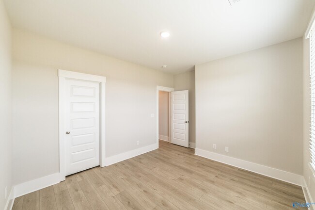 Building Photo - 117 Harper Ln