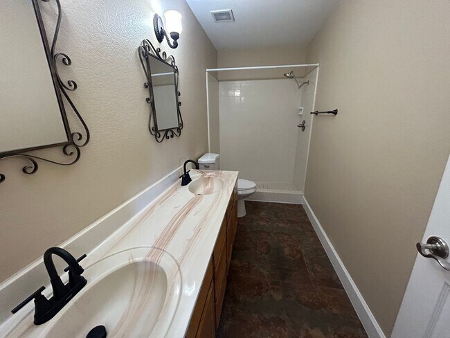 Building Photo - 4 Bedroom 2 Bath Greenfield Park Home