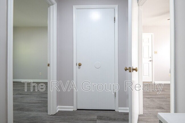 Building Photo - 3805 Woodlawn St