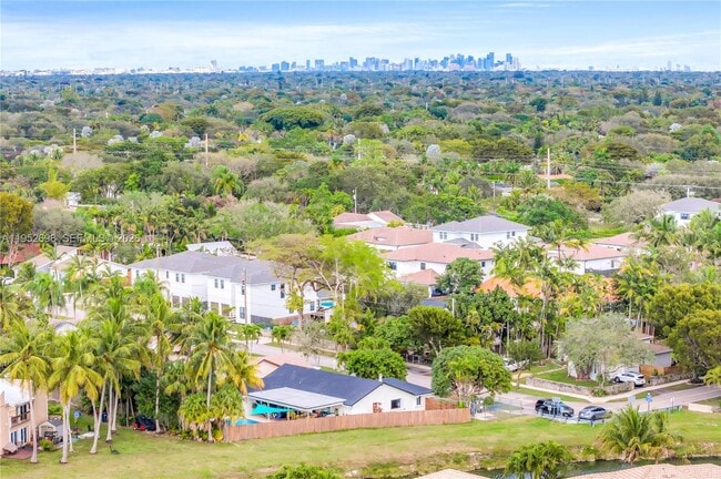 Building Photo - 15930 SW 90th Ave