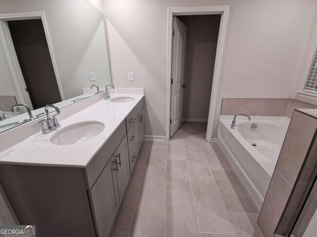 Building Photo - 6025 White Sycamore Pl