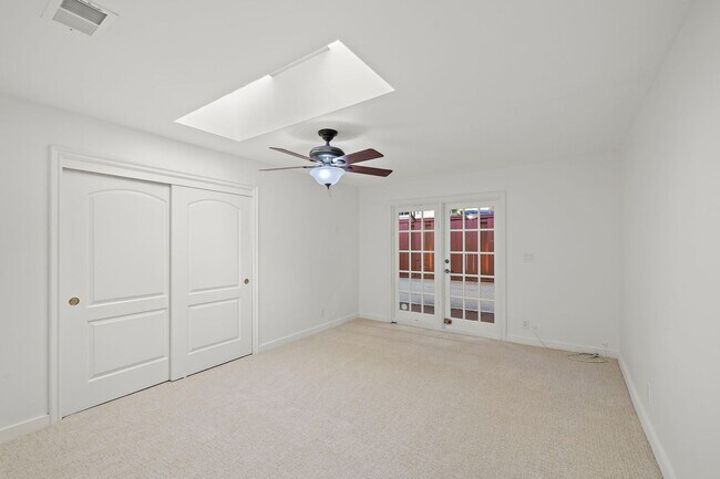 Building Photo - 114 Avenida Cadiz