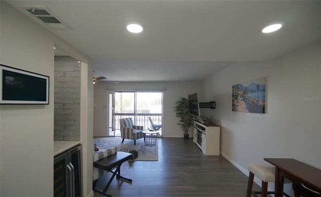 Building Photo - 6325 Newtown Cir