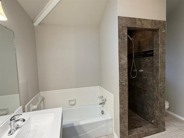 Building Photo - 318 Shade tree St