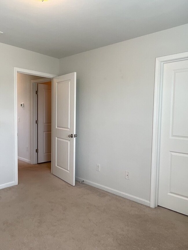 Building Photo - 9691 Mosgrove Ave