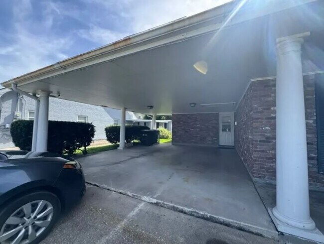 Building Photo - 4901 Purdue Dr
