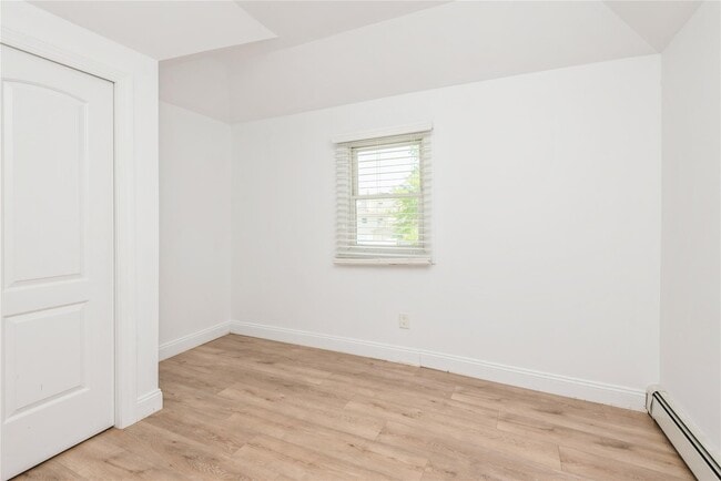 Building Photo - 2594 Riverside Ave