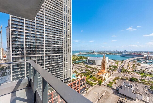 Building Photo - 121 NE 5th St