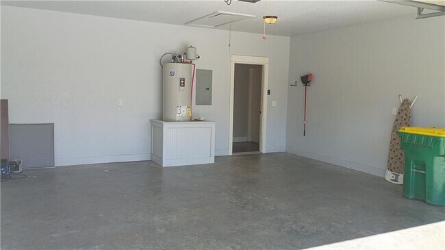 Building Photo - 1610 Sweetbriar Way