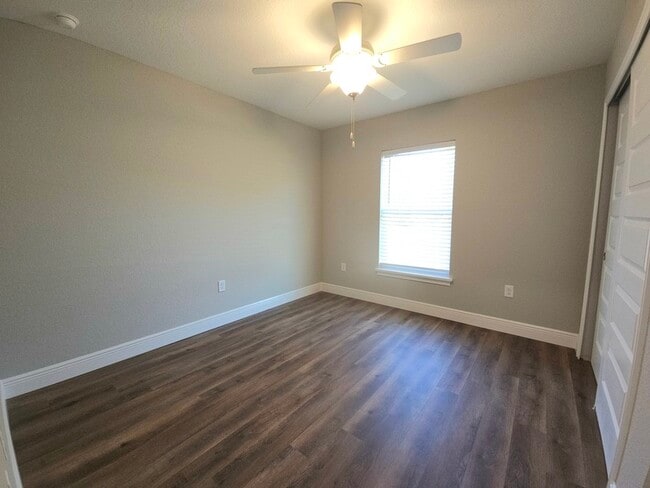 Building Photo - 7244 N Glenridge Cir