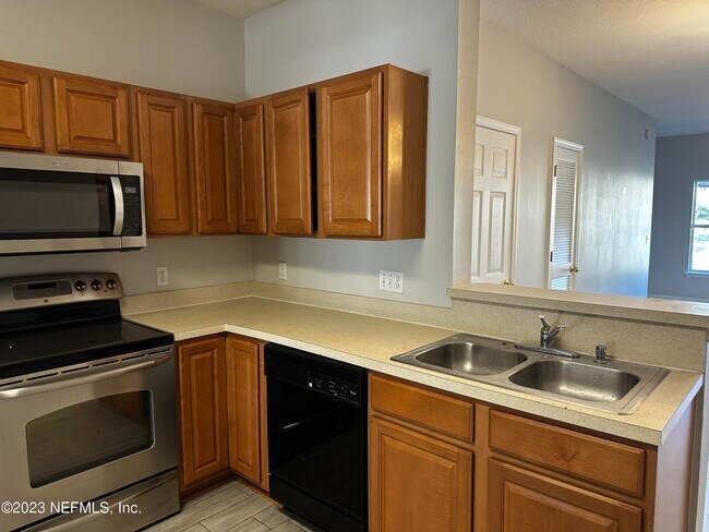 Building Photo - 559 Southbranch Dr