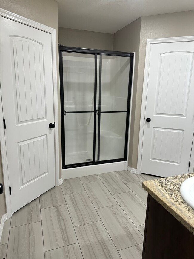 Building Photo - Your Dream 3-Bed, 2-Bath Brick Haven