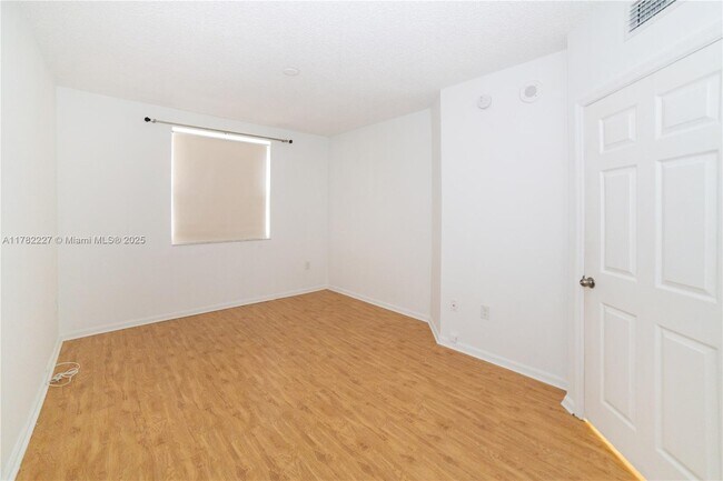 Building Photo - 17150 N Bay Rd