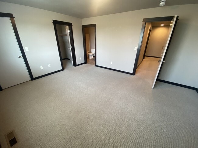 Building Photo - 3220 Savannah St