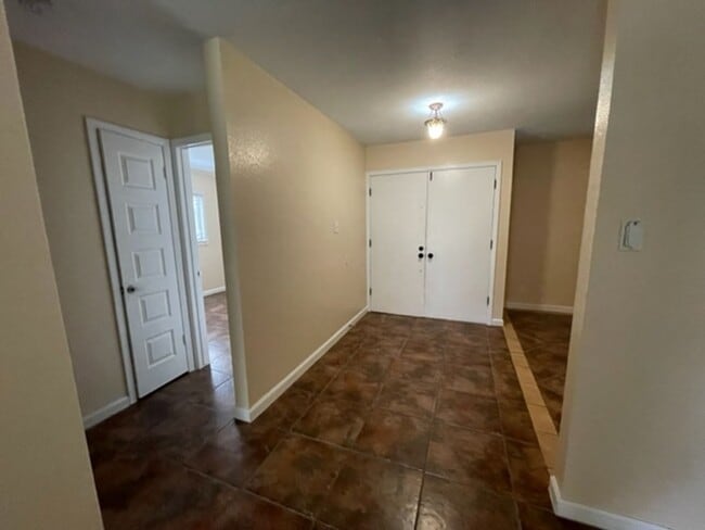 Building Photo - Nice One Story 3 bedroom 2 bath