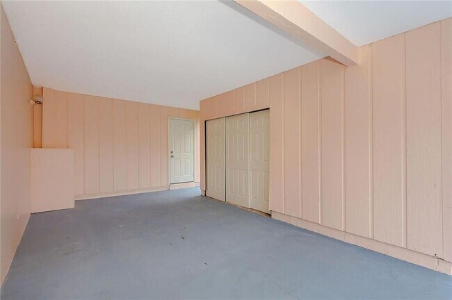 Building Photo - 1130 NE 24th St