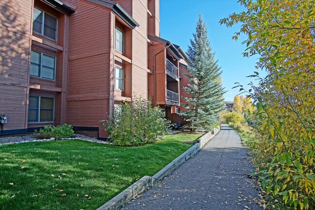 Building Photo - 2015 Walton Creek Rd