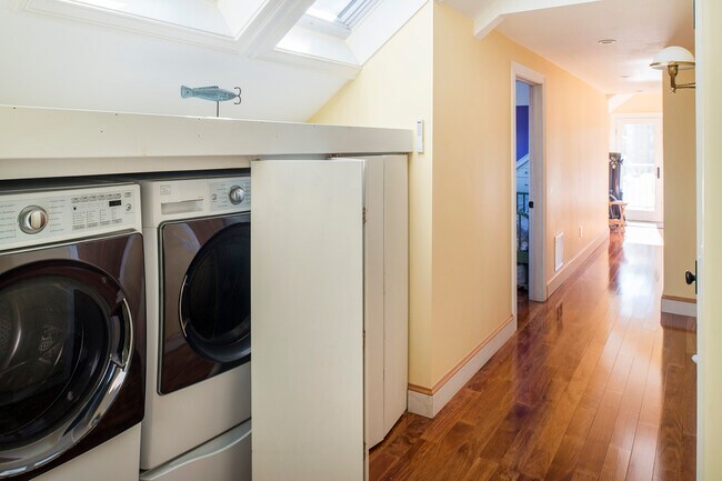 Building Photo - 7 Point Rd