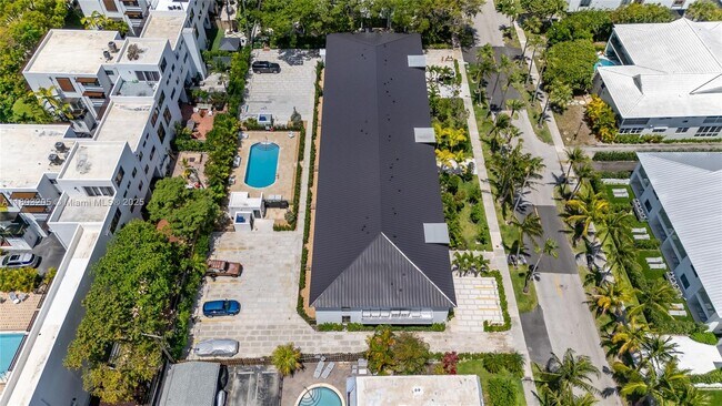 Building Photo - 204 Sunrise Dr