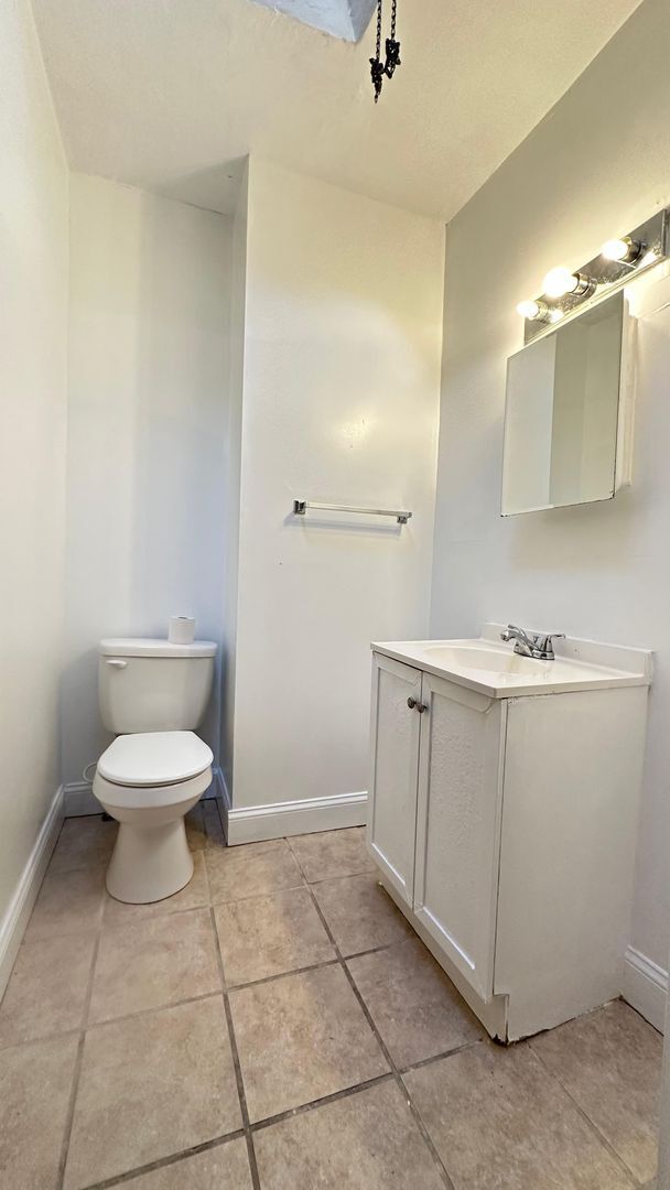 Building Photo - Desirable Property - Oak Lane