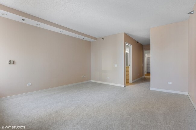 Building Photo - 512 N McClurg Ct