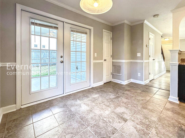 Building Photo - 113 Oak Grove Pl