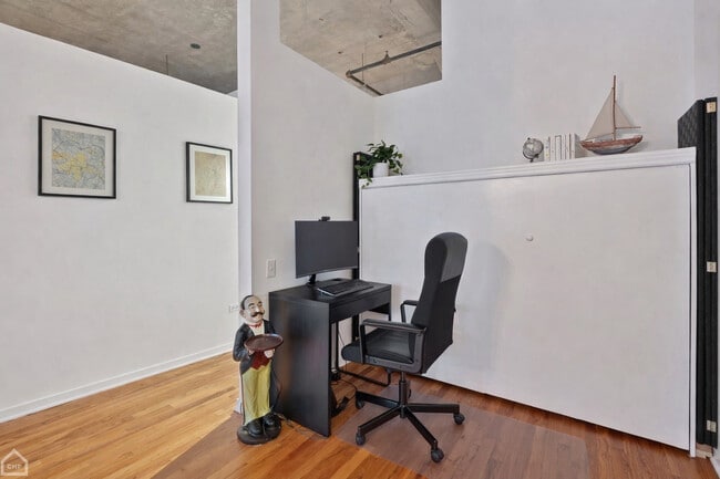 Building Photo - 210 S Desplaines St