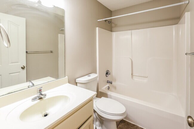 Building Photo - 712 Hibiscus Cir