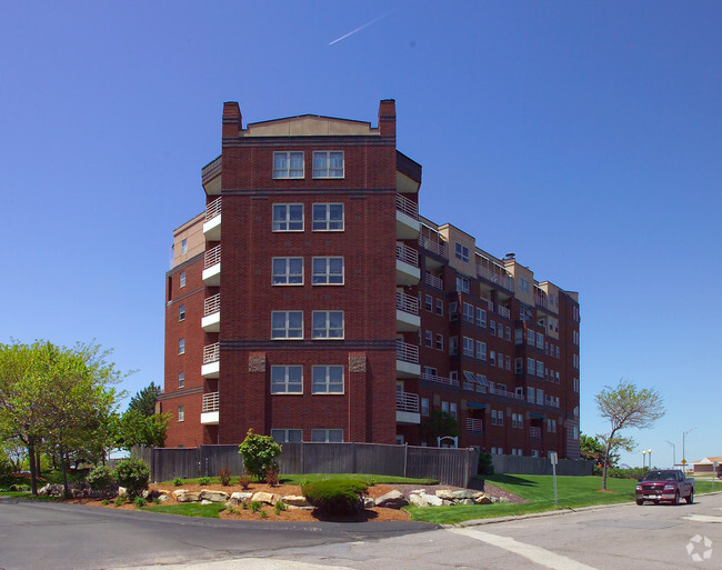 Building Photo - The Horizons at Paragon Park