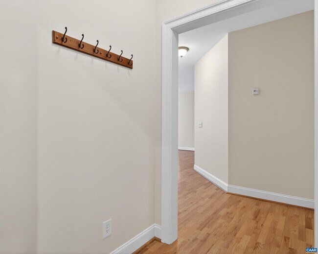 Building Photo - 949 Glenwood Station Ln