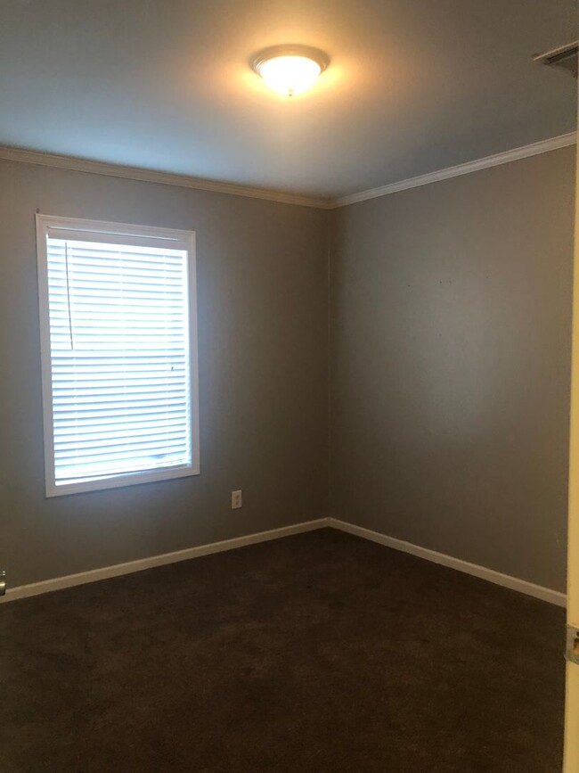 Building Photo - 1/2 OFF FIRST MONTHS RENT!! 3 bedroom 2 ba...