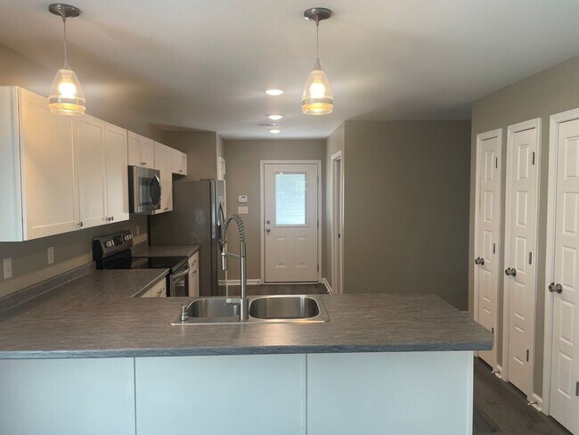 Building Photo - Adorable 4bed/2bath built in 2021
