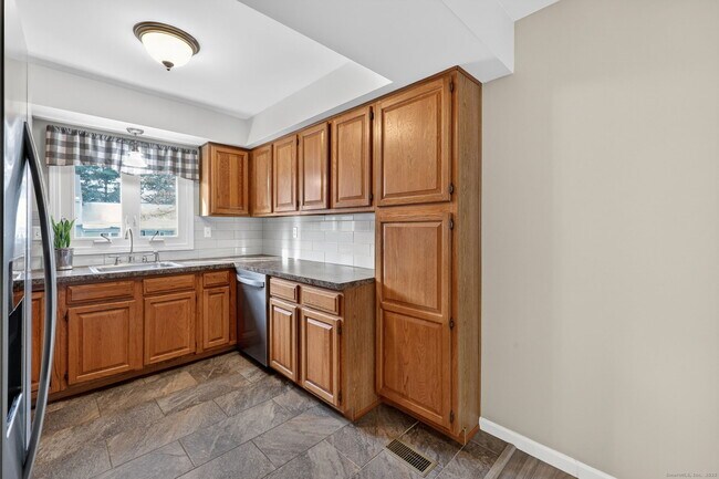 Building Photo - 12 Kevin Dr