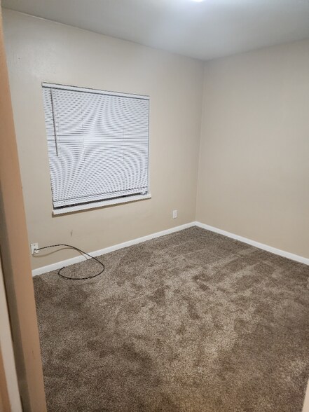 Building Photo - 3415 Riverside Dr
