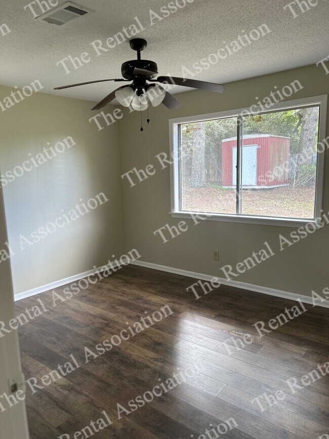 Building Photo - 1801 Roosevelt Dr