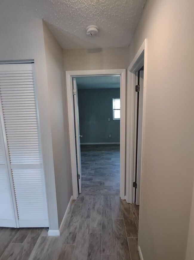 Building Photo - Indian Trails 3 Bedroom 2 Bath!
