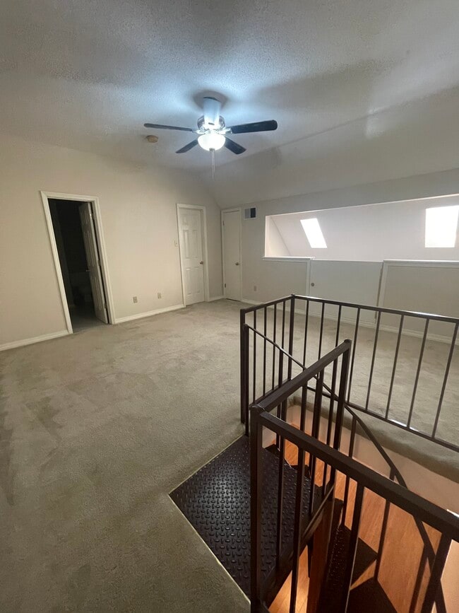 Building Photo - 6 Hollycrest Blvd