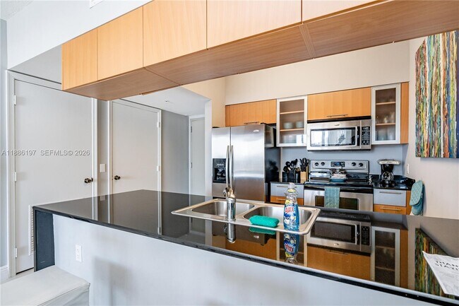 Building Photo - 1750 N Bayshore Dr