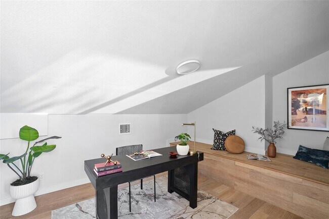 Building Photo - 2209 Rae Dell Ave