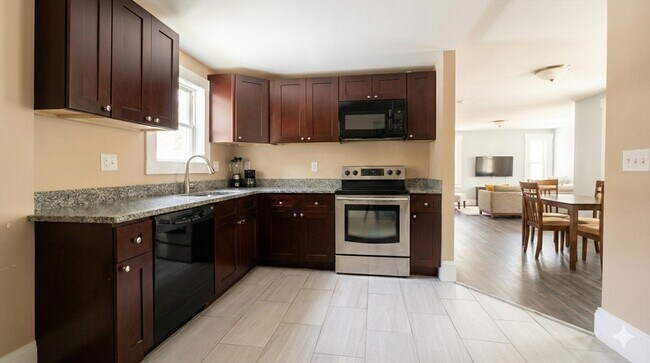 Building Photo - 596 Beacon St