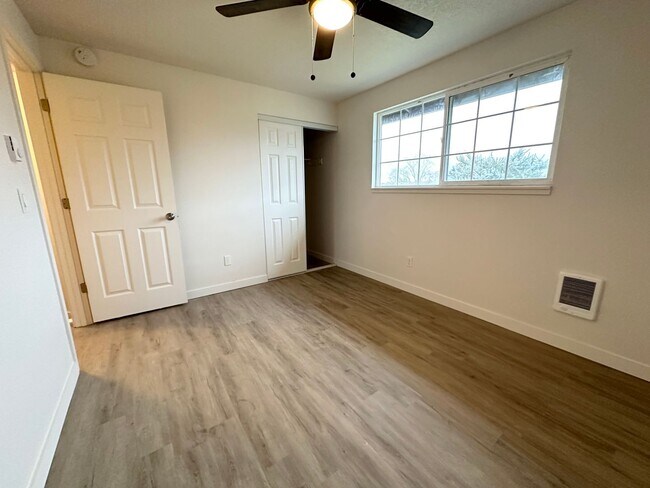 Building Photo - 3 Bedroom Cornelius Duplex, with Lots of U...