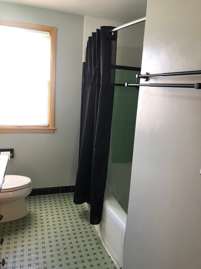 Bathroom - 2952 S 38th St