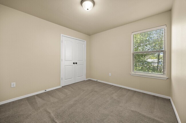 Building Photo - Nice 3 Bedroom Duplex Located in New Braunfels, Texas!